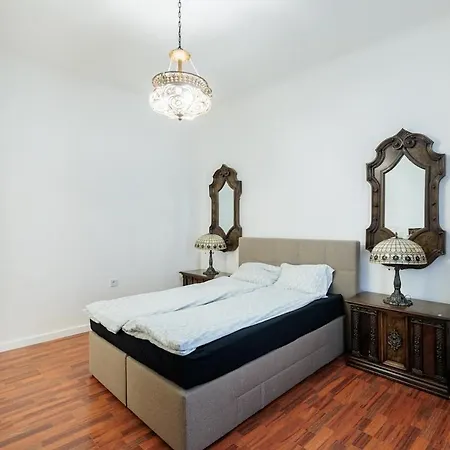 Presidential 2br In Main Street
