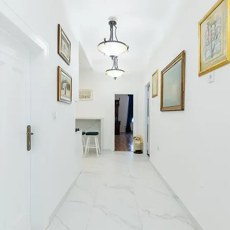 Presidential 2br In Main Street Sarajevo